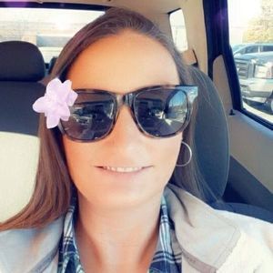 Meet your Posher, Andrea